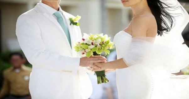 Gəlinin bakirəliyini bəyin dostları pozur