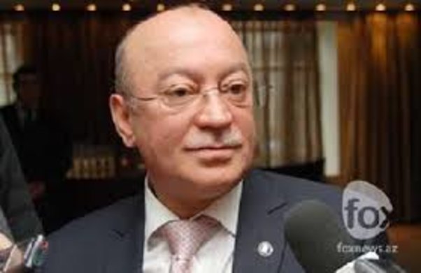 Kəmaləddin Heydərov döyüşdə ayaqlarını itirən əsgərə