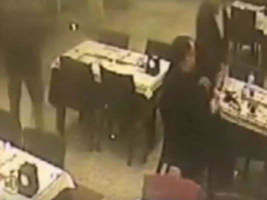 Hesabı ödədiyinə görə dostunu öldürdü