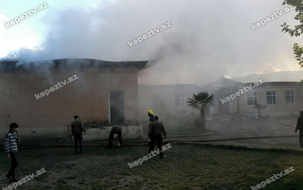 Tovuzda məktəb yanır