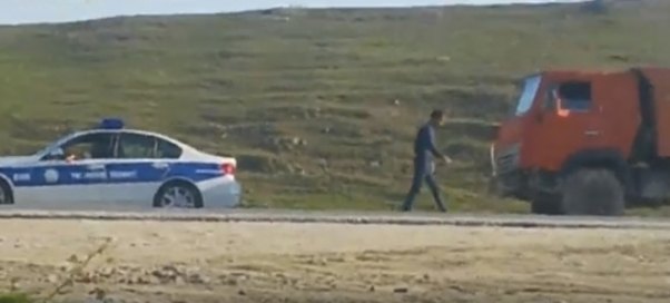 Yol polisləri ilə 