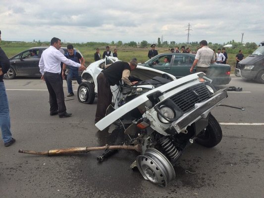 Sürücülər bu qəzadan sağ çıxdı