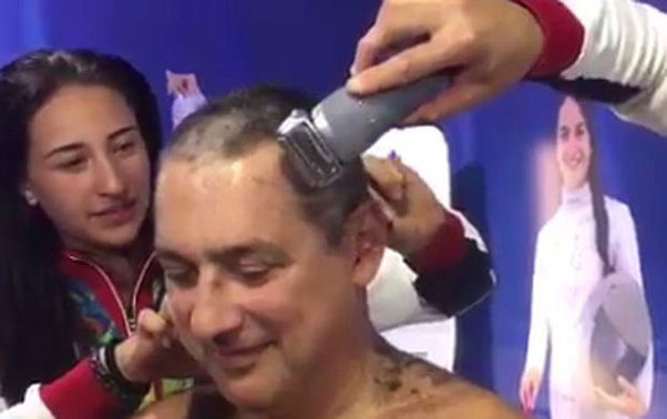 Azərbaycanlı məşqçi sözünü tutdu, başını keçəl qırxdırdı