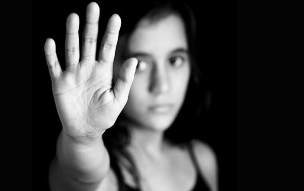 Ev sahibi kirayə haqqını ödəməyən qadını cəzalandırdı