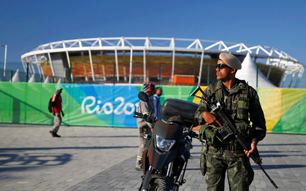 Rio polisi oğurlanmış 20 000 dolları tapdı