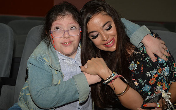 Leyla Əliyeva uşaqlarla görüşdü