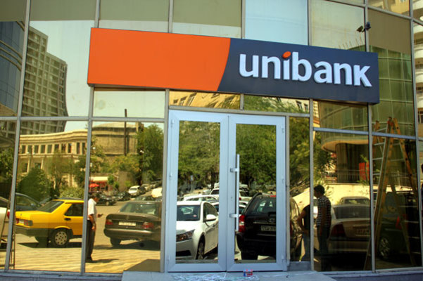 ‘Unibank’ın işçiləri müştərini döydülər