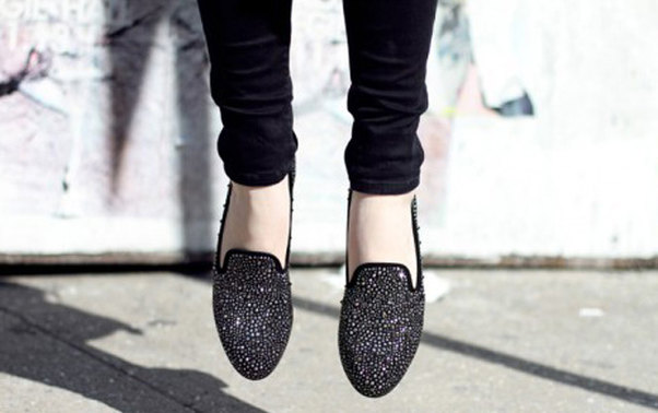 Azərbaycanda 17 yaşlı qız özünü öldürdü