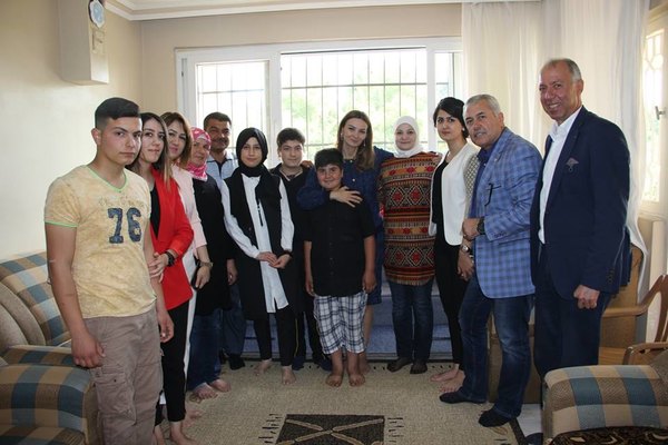 Millət vəkili Suriyadan köçkün düşmüş soydaşlarımızla görüşüb