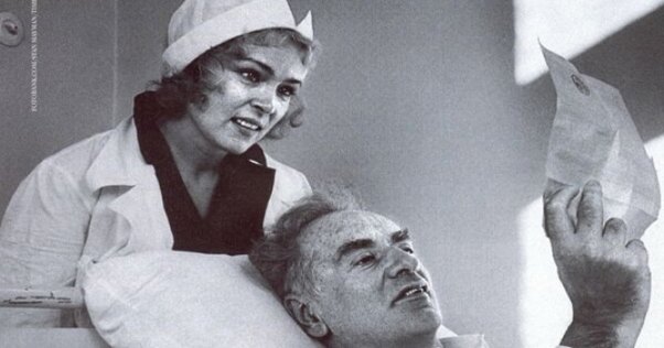 Arvadının gözü önündə xəyanət edən, tələbələrinin arvadları ilə yatan