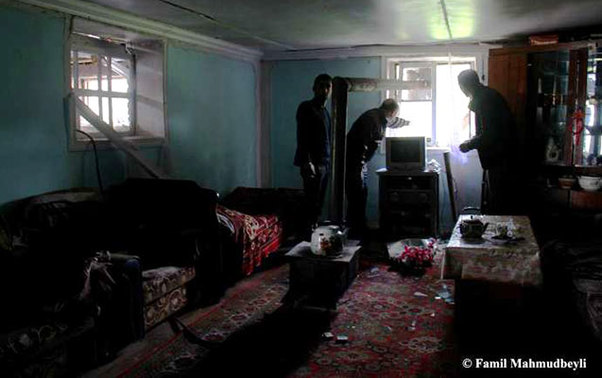 Cəbhə bölgəsində dağıdılan evlərin