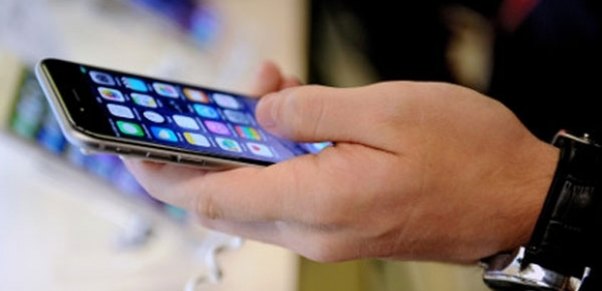 Apple tənəzzüldə: Gəliri ilk dəfə düşdü