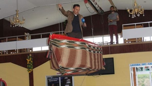 Gəlinlə bəy göydən düşmək istədilər, amma...