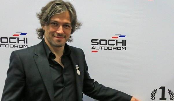 Məşhur aparıcı Bakı yarışını tərifləyib