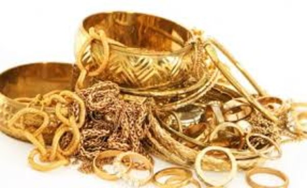 Bakıda mağazadan 120 min manatlıq qızıl oğurladılar