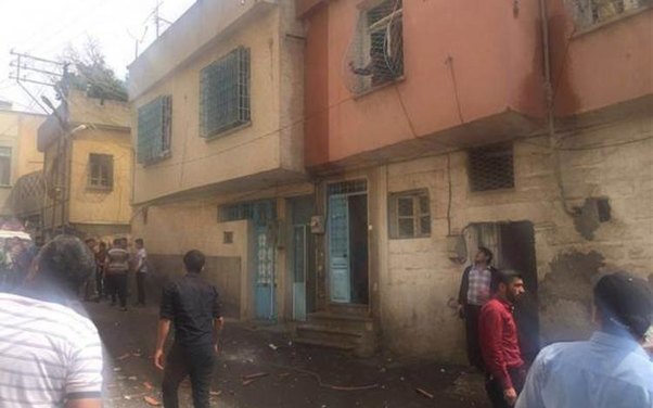 Türkiyəyə iki mərmi atıldı,