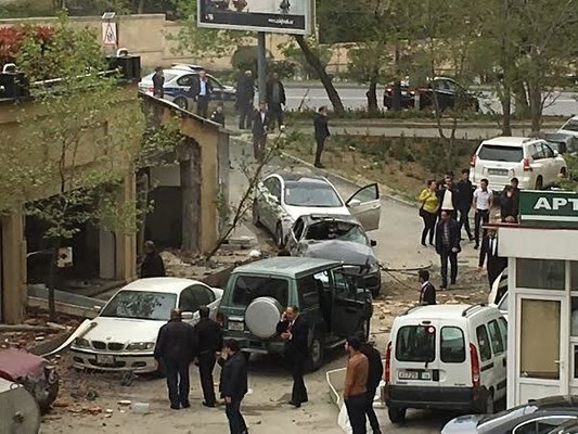 Bakıda bankın baş ofisinin anbarında partlayış