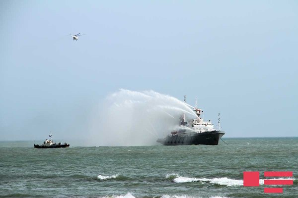 Xəzərdə yanan Rusiya tankerində 1 nəfər ölüb, 18 nəfər təxliyə olunub