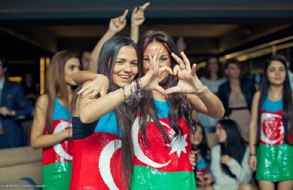 Qızlar oğlanlardan ağıllıdır