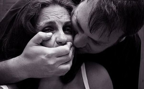 Moskvada təkgöz əlil sehrbaz qızı zorladı