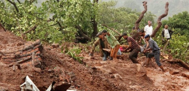 Torpaq sürüşməsi 16 nəfərin həyatına