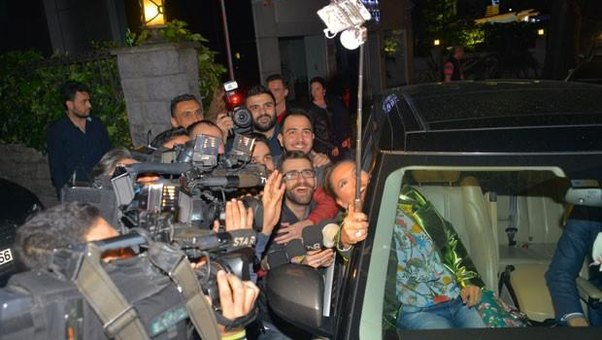 Demet Akalından həyat yoldaşına süpriz