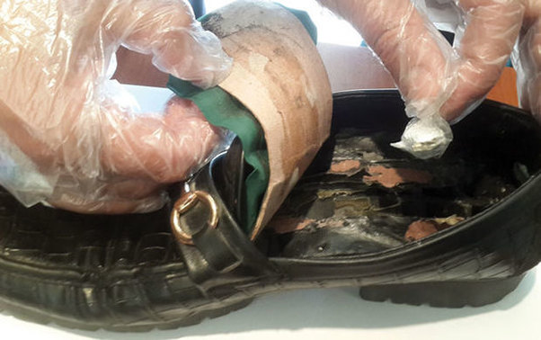 Azərbaycana ayaqqabıda narkotik keçirmək istədilər