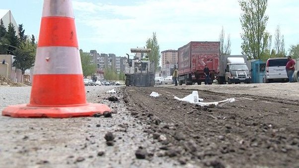Xətai rayonunda bir-neçə küçə təmir olunur