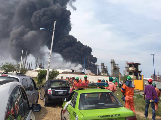 Meksikada neft zavodunda partlayış: 3 ölü, 40 yaralı