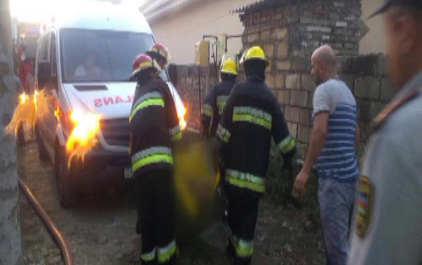 52 yaşlı qadın öz evində yanaraq öldü