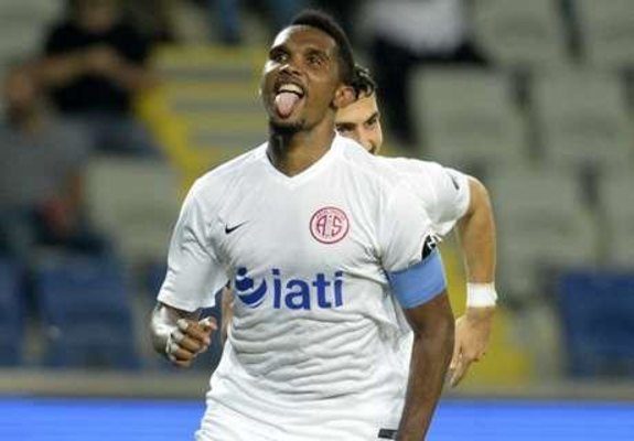 Eto'o əllə qol vurduğu üçün üzr istədi