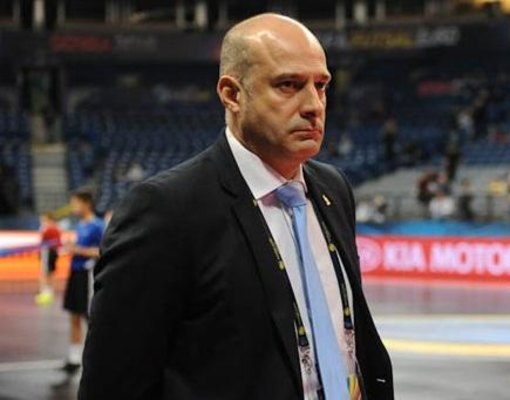 Millimizin baş məşqçisi istefa verdi