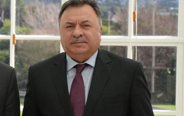 Səfirin spirtli içkilər və siqaret sifarişi