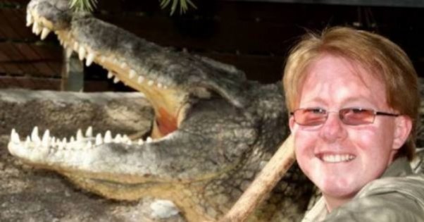 Timsah onunla cinsi əlaqəyə girmək istəyən zoopark işçisini