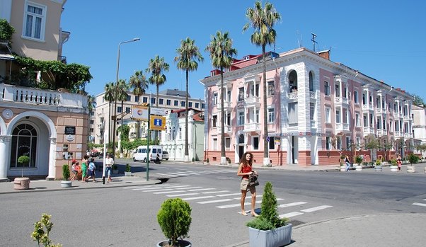 Batumidə aldadılan turistlərimizə yardım göstərilib