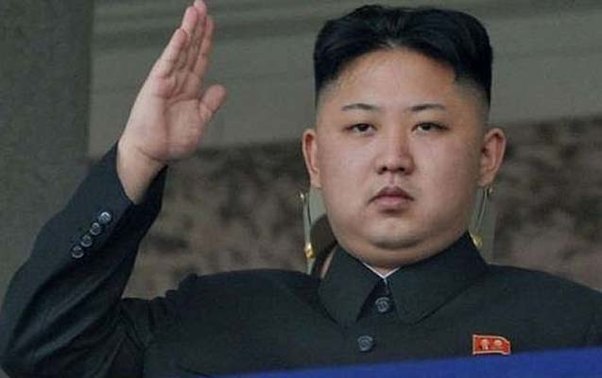 Koreya lideri cins şalvar geyinməyə qadağa qoydu