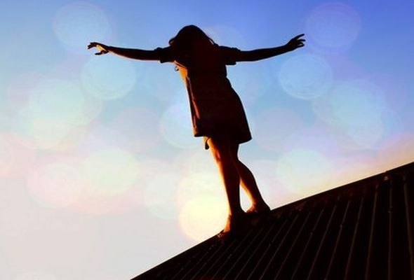 Bakıda tələbə qız özünü