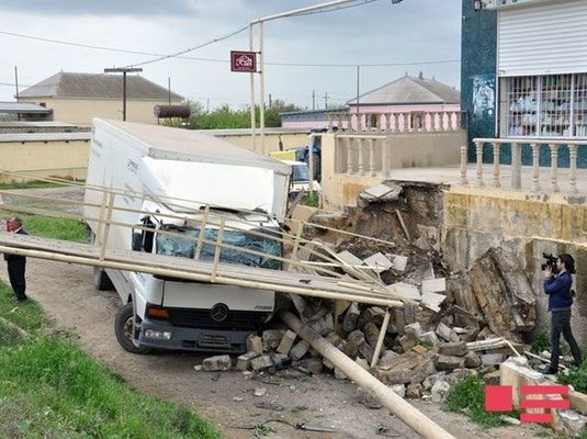 Şirvanda ağır qəza: Sürücü öldü