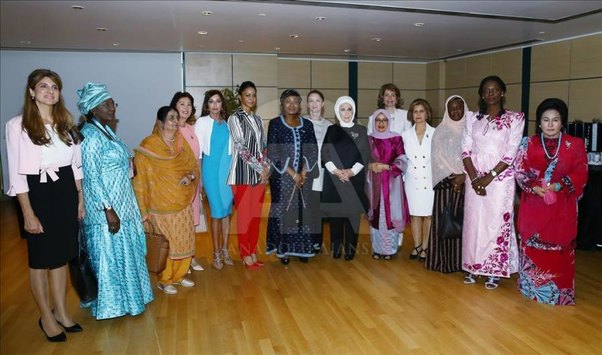 Mehriban Əliyeva islam ölkələrinin birinci xanımları ilə