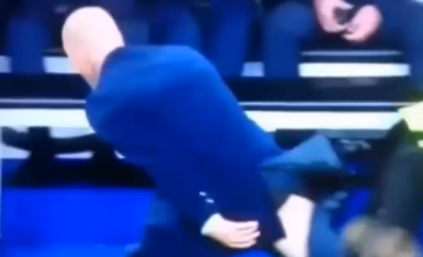 Zidanın şalvarı cırıldı, dünya izlədi