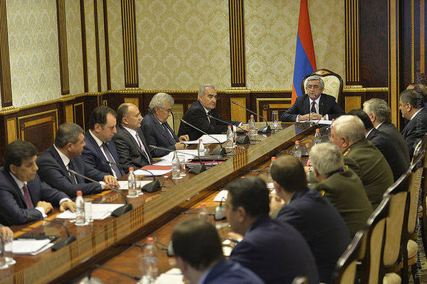 Sarkisyan Milli Təhlükəsizlik Şurasını topladı