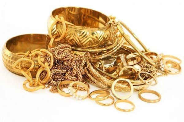 Bakıda mənzildən 50 min manatlıq qızıl oğurlanıb