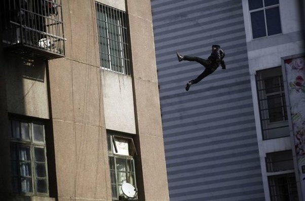 Şamaxıda 5-ci mərtəbədən yıxılan qadın öldü