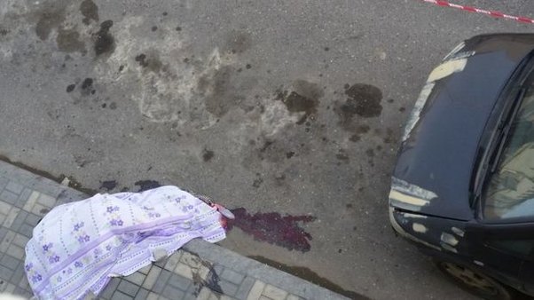 Bakıda qadın özünü binadan atdı