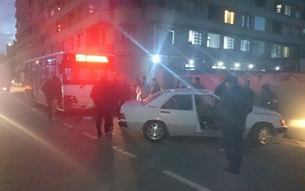 Mikroavtobus qəzaya düşdü