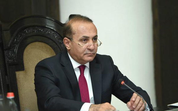 Erməni nazirdən mədəniyyətsiz müraciət