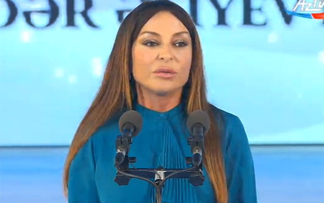 Mehriban Əliyeva ağladı