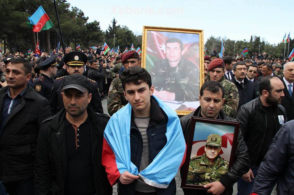 Vətən sağ olsun deyən Vaqif dayı kimi şəhid valideynlərinin qarşısında baş əyirik