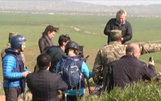 Xarici jurnalistlər cəbhədə