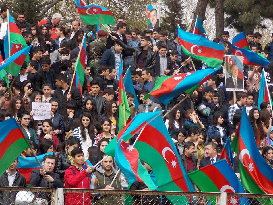 Minlərlə gənc Ali Baş Komandanın əmrini gözləyir